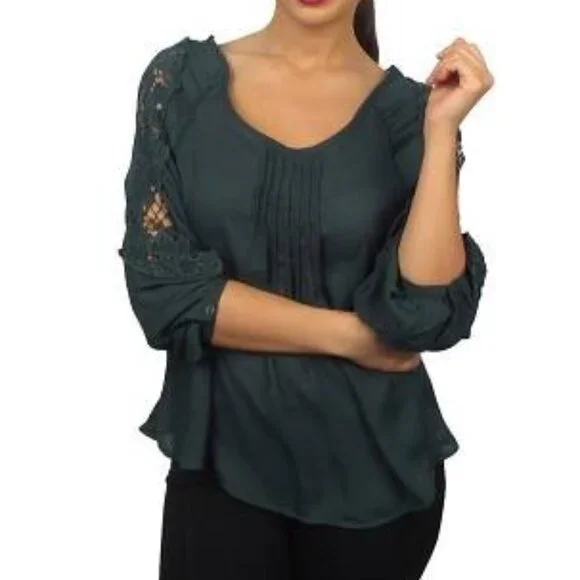 Button-back blouse - Picture 1 of 1